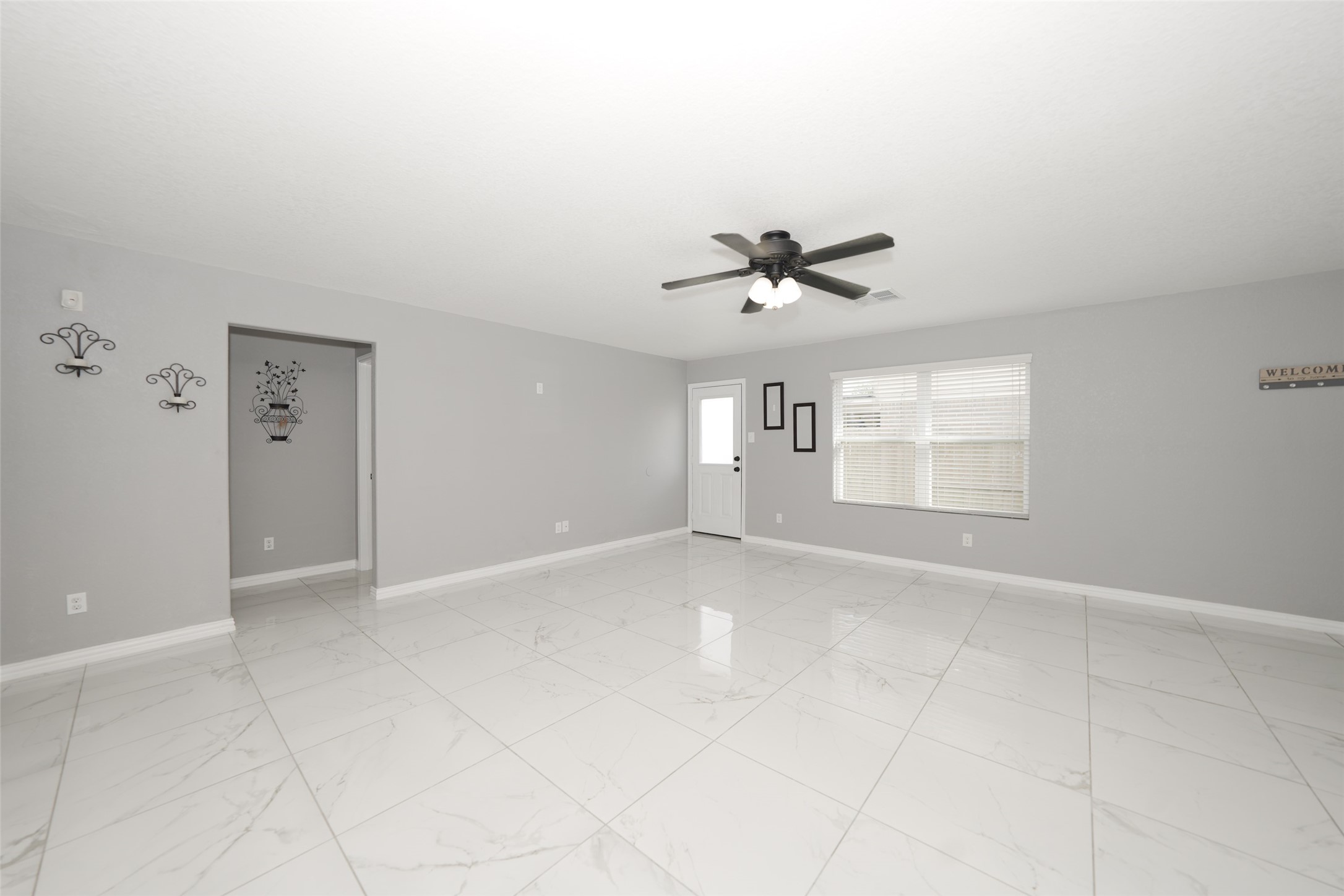 10606 Ince Lane Houston, TX 77040 - Photo 9 of 43 Living Room