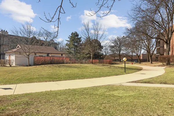 $285,000 | 3030 Pheasant Creek Drive, Unit 405, Northbrook, IL 60062