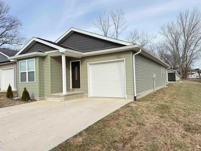 $199,900 | 1014 East Glezen Street, Petersburg, IN 47567
