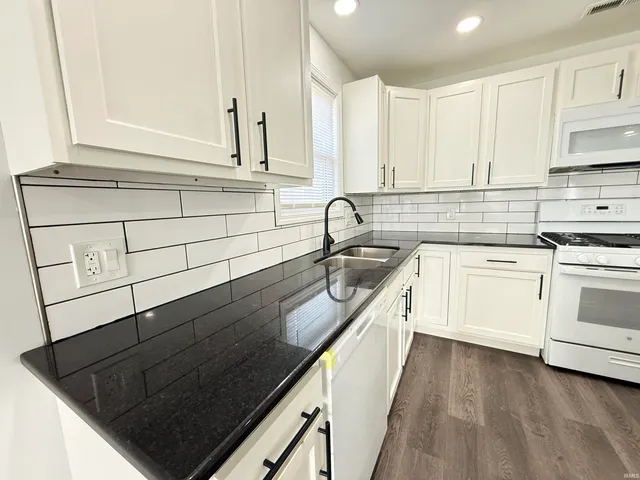 $199,900 | 1014 East Glezen Street, Petersburg, IN 47567