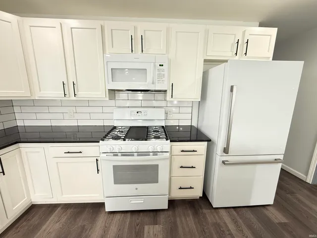 $199,900 | 1014 East Glezen Street, Petersburg, IN 47567