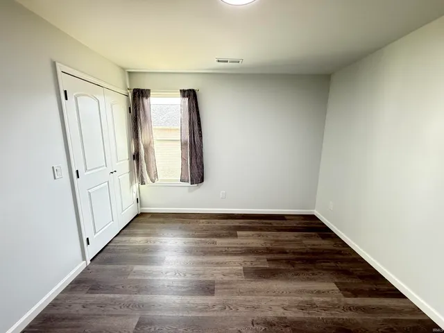 $199,900 | 1014 East Glezen Street, Petersburg, IN 47567