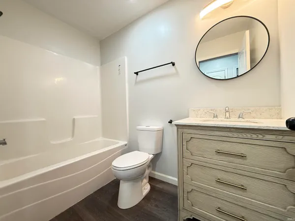 $199,900 | 1014 East Glezen Street, Petersburg, IN 47567