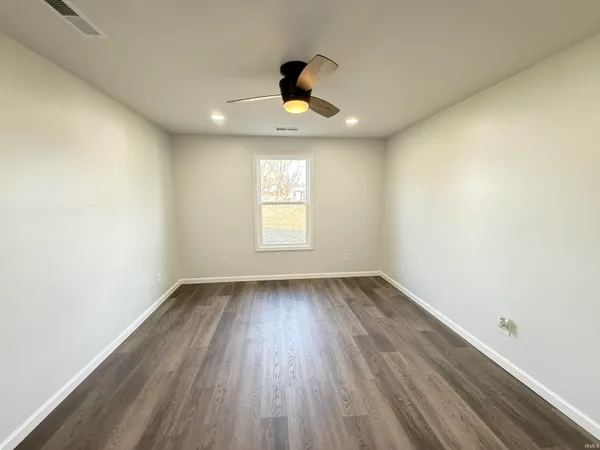 $199,900 | 1014 East Glezen Street, Petersburg, IN 47567
