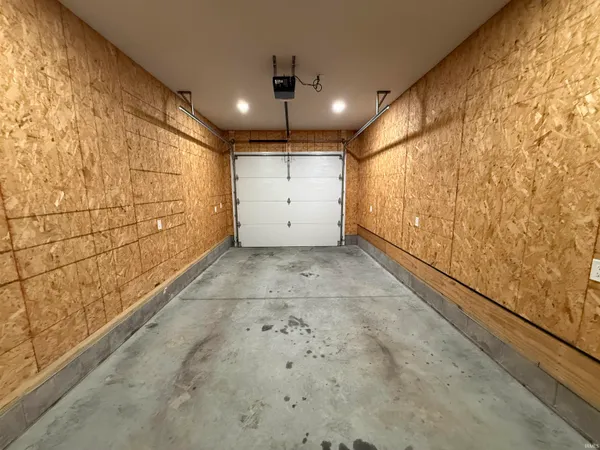 $199,900 | 1014 East Glezen Street, Petersburg, IN 47567