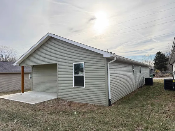 $199,900 | 1014 East Glezen Street, Petersburg, IN 47567