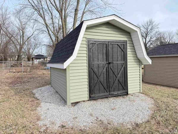 $199,900 | 1014 East Glezen Street, Petersburg, IN 47567