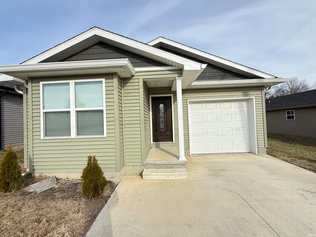 $199,900 | 1014 East Glezen Street, Petersburg, IN 47567