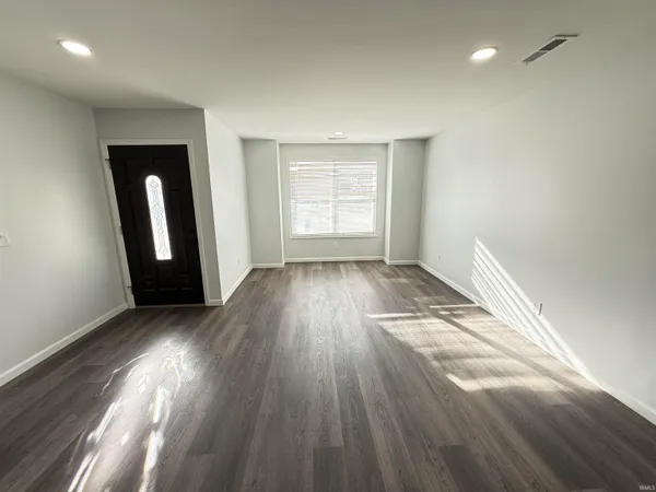 $199,900 | 1014 East Glezen Street, Petersburg, IN 47567