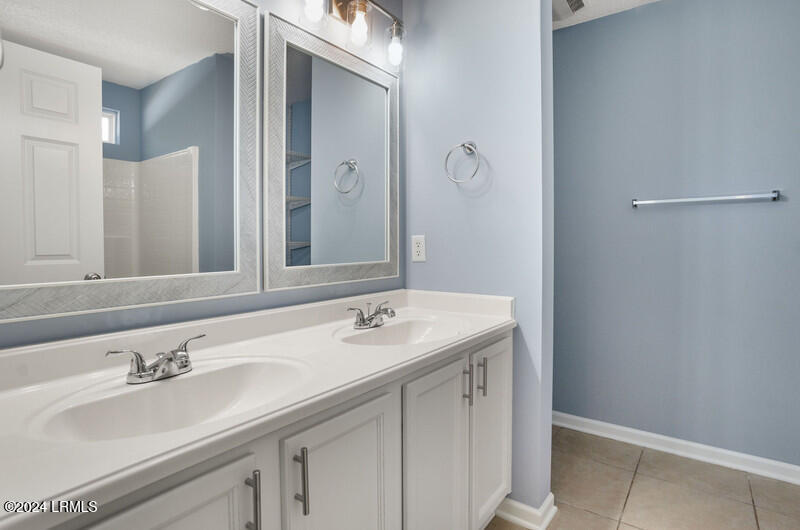 426 Colony Drive Ridgeland, SC 29936 - Photo 17 of 29 Masterbedroom Vanity