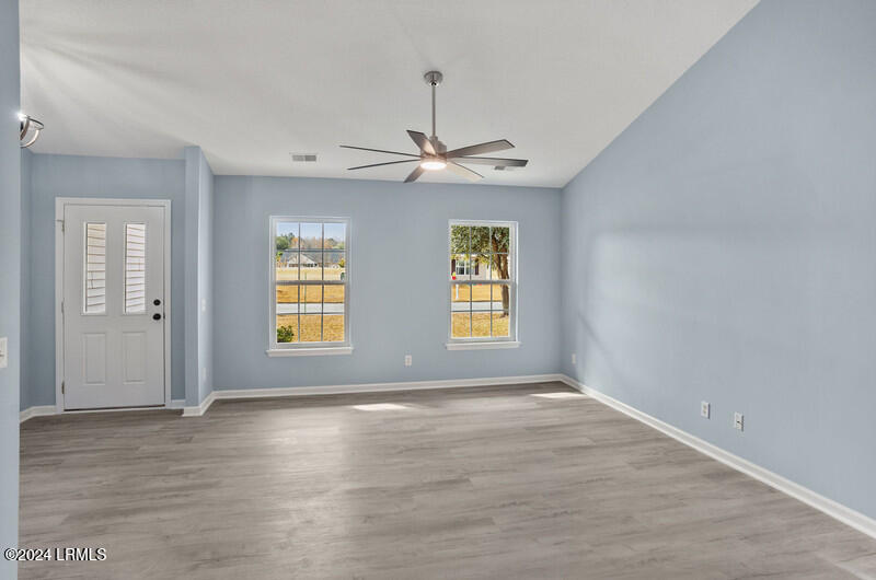 426 Colony Drive Ridgeland, SC 29936 - Photo 4 of 29 Livingroom
