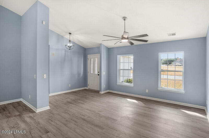 426 Colony Drive Ridgeland, SC 29936 - Photo 5 of 29 Livingroom4