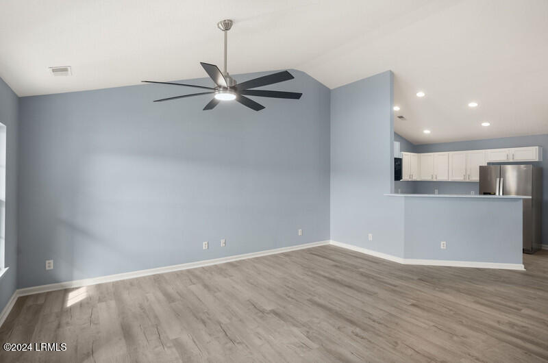 426 Colony Drive Ridgeland, SC 29936 - Photo 6 of 29 Livingroom2