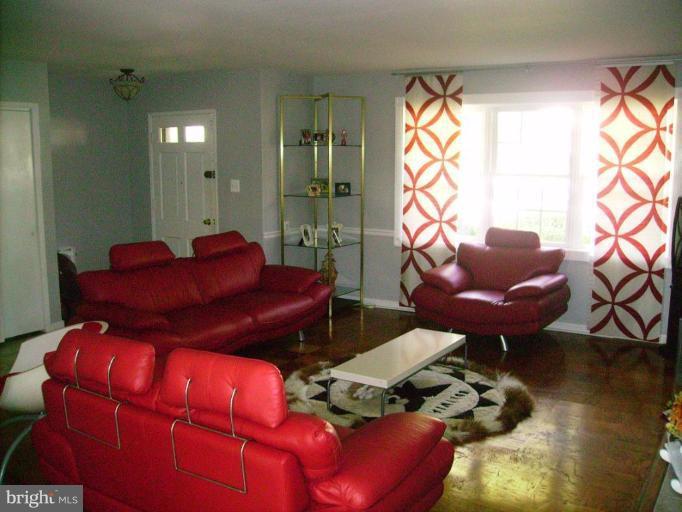 7517 Jervis Street Springfield, VA 22151 - Photo 3 of 8 Living Room #2