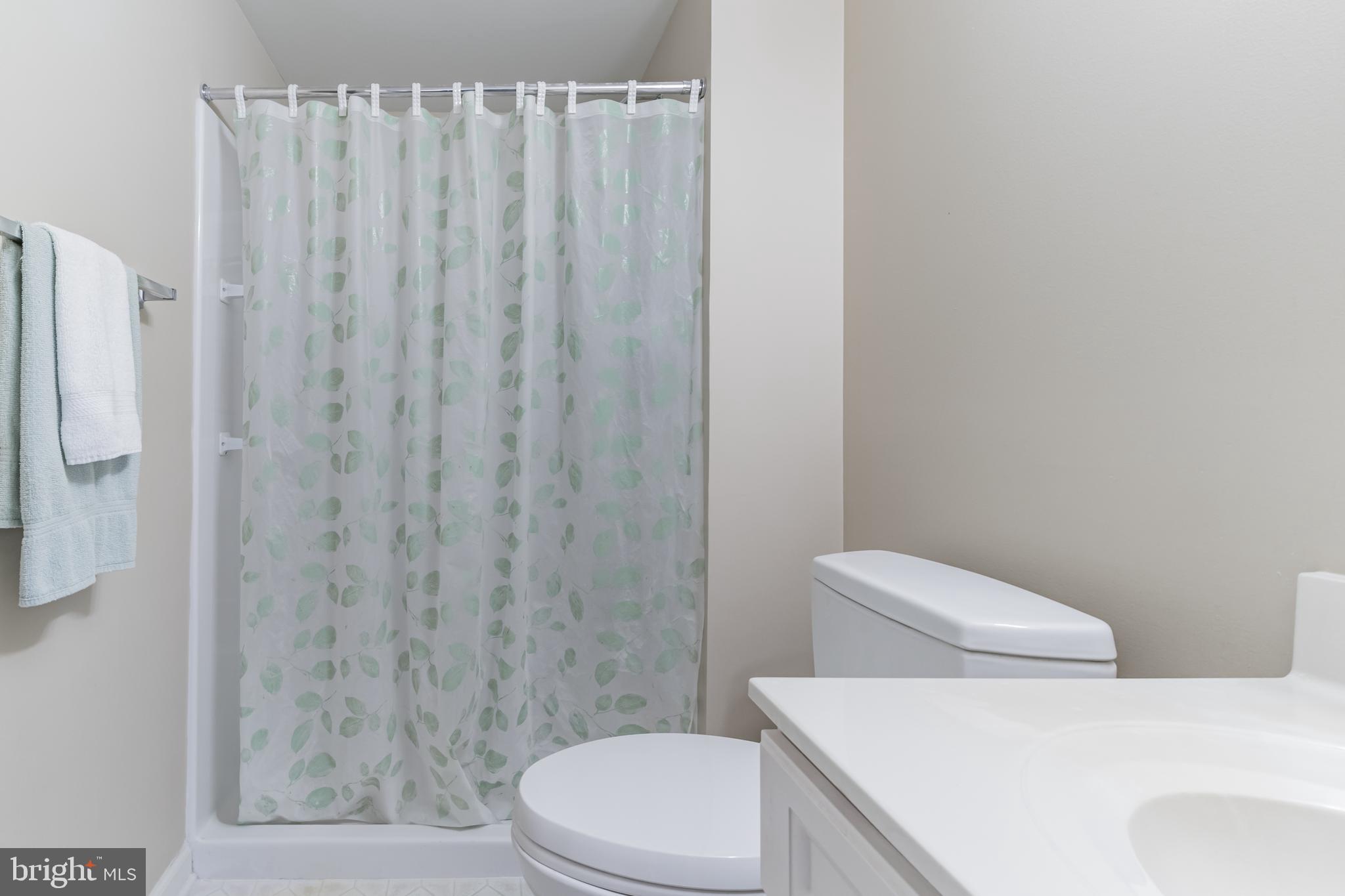 409 Brandon Road, Unit 409 Norristown, PA 19403 - Photo 22 of 40 Master Bath