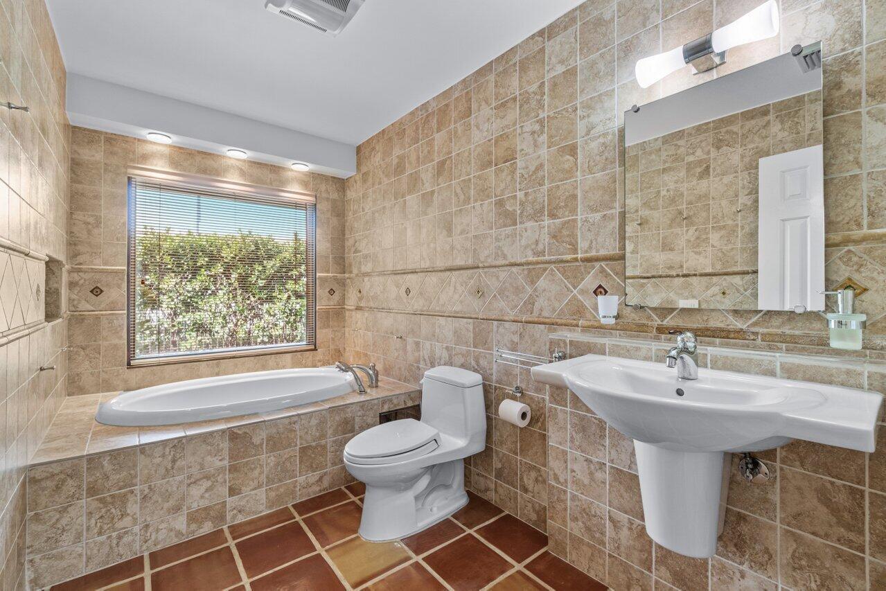 2598 Northwest 27th Street Boca Raton, FL 33434 - Photo 28 of 36 26