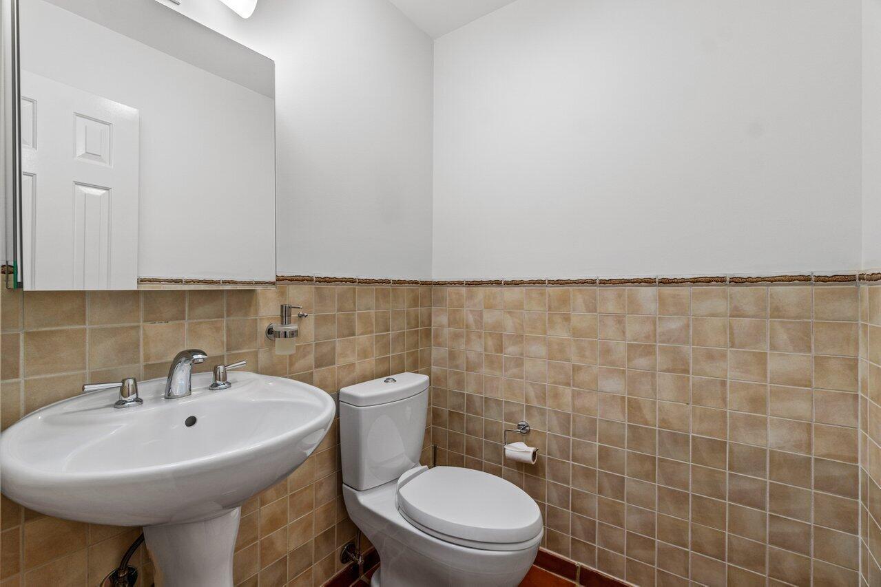 2598 Northwest 27th Street Boca Raton, FL 33434 - Photo 29 of 36 20