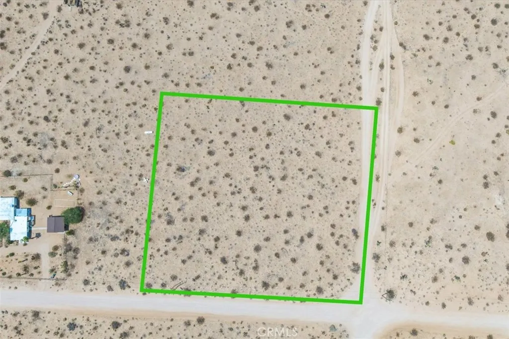 6127 Two Mile Joshua Tree, CA 92252 - Photo 10 of 19 close up of a white marble wall