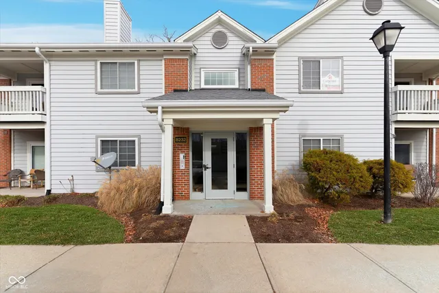 $195,000 | 8232 Glenwillow Lane, Unit 207, Indianapolis, IN 46278