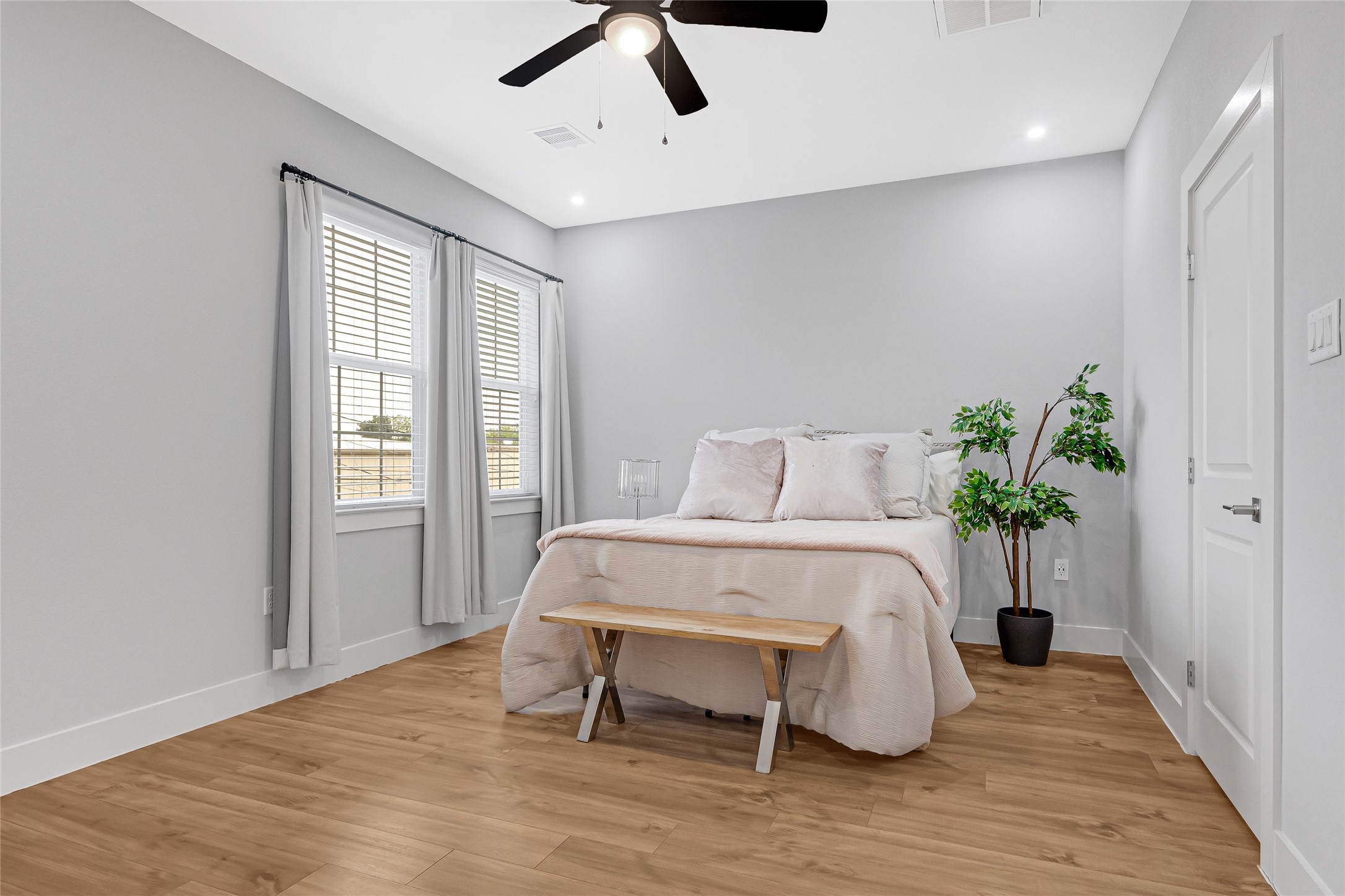 10021 Alfred Lane, Unit A Houston, TX 77041 - Photo 15 of 29 a bedroom with a bed and a potted plant