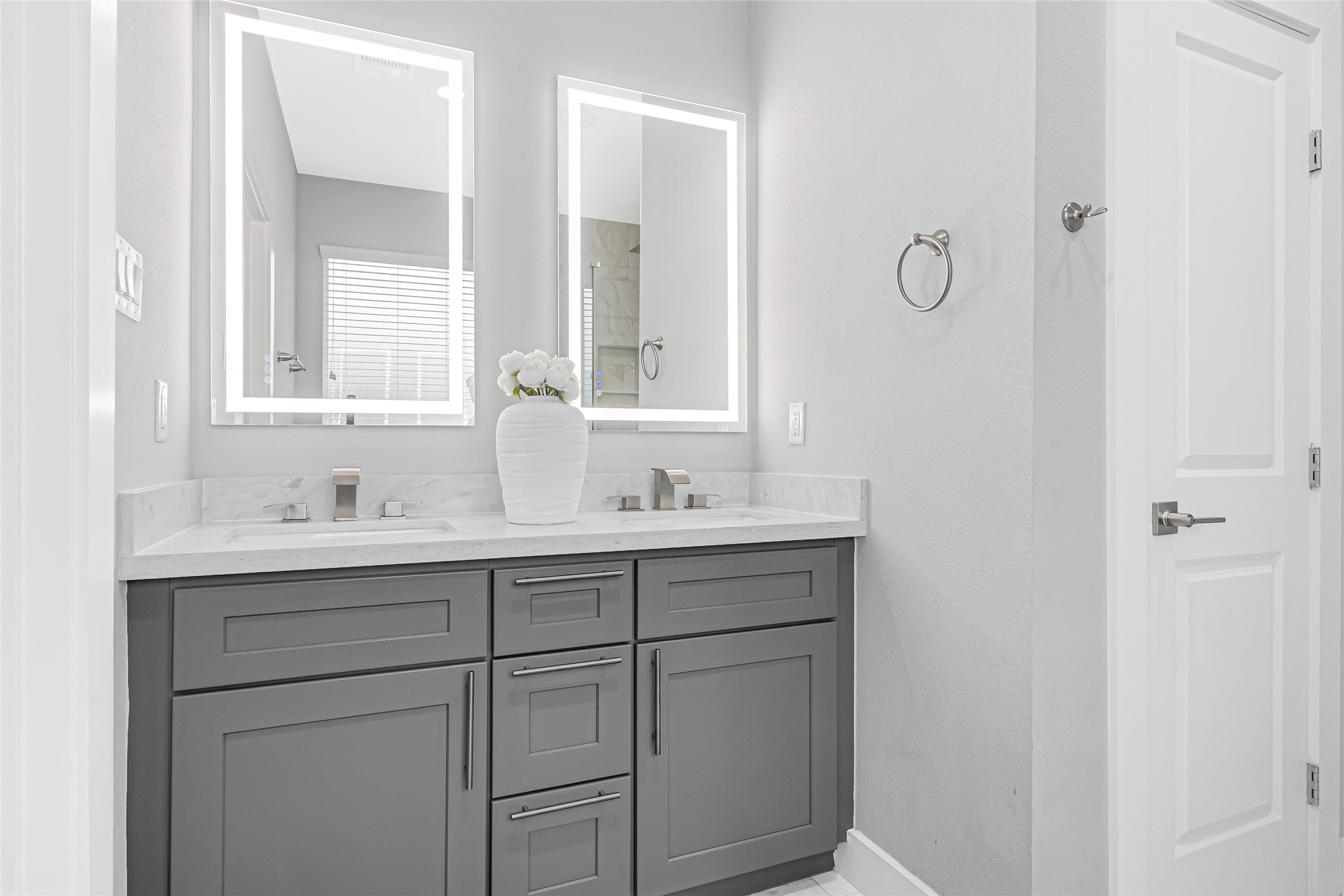 10021 Alfred Lane, Unit A Houston, TX 77041 - Photo 18 of 29 a bathroom with a sink and a mirror