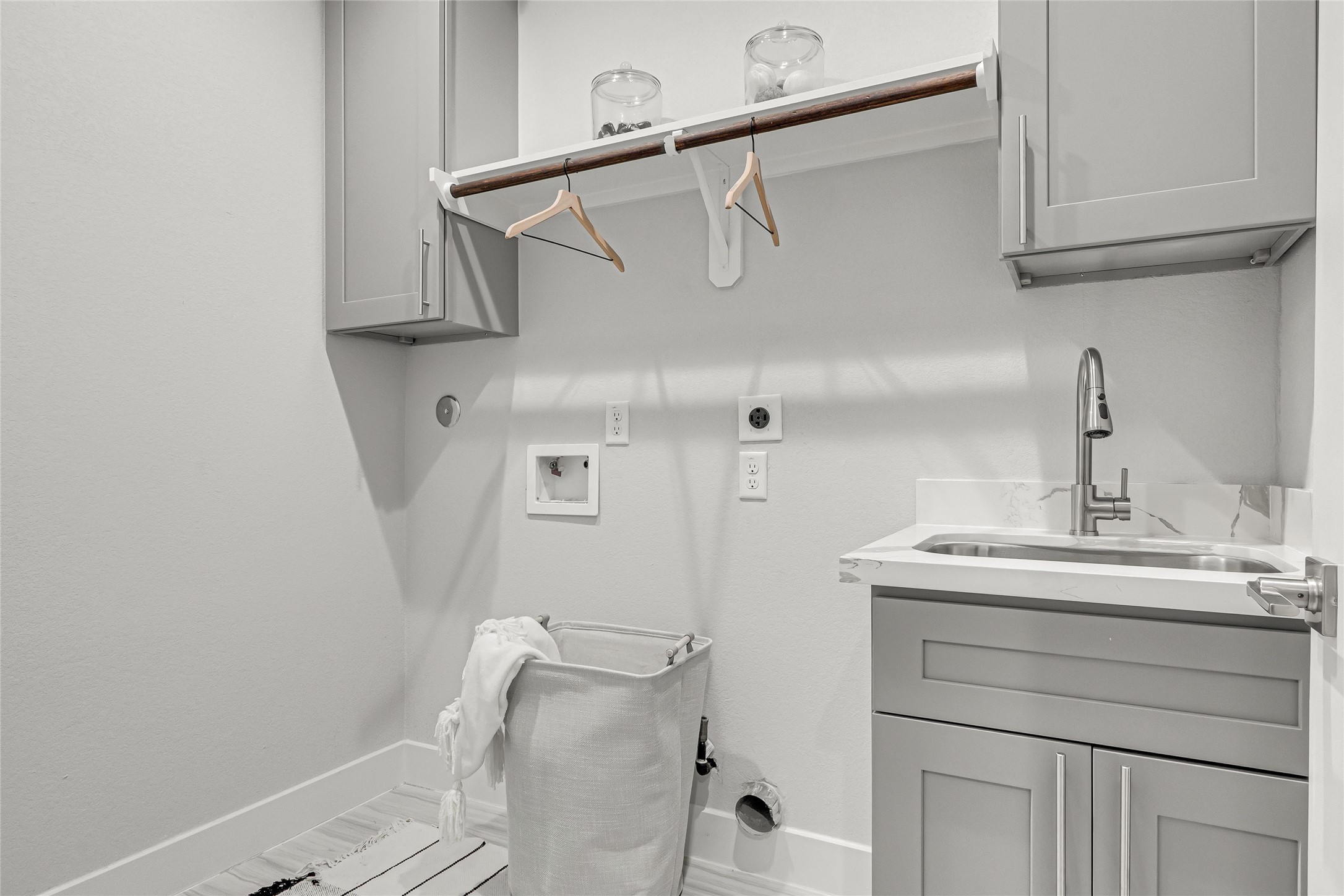 10021 Alfred Lane, Unit A Houston, TX 77041 - Photo 22 of 29 a bathroom with a sink and vanity