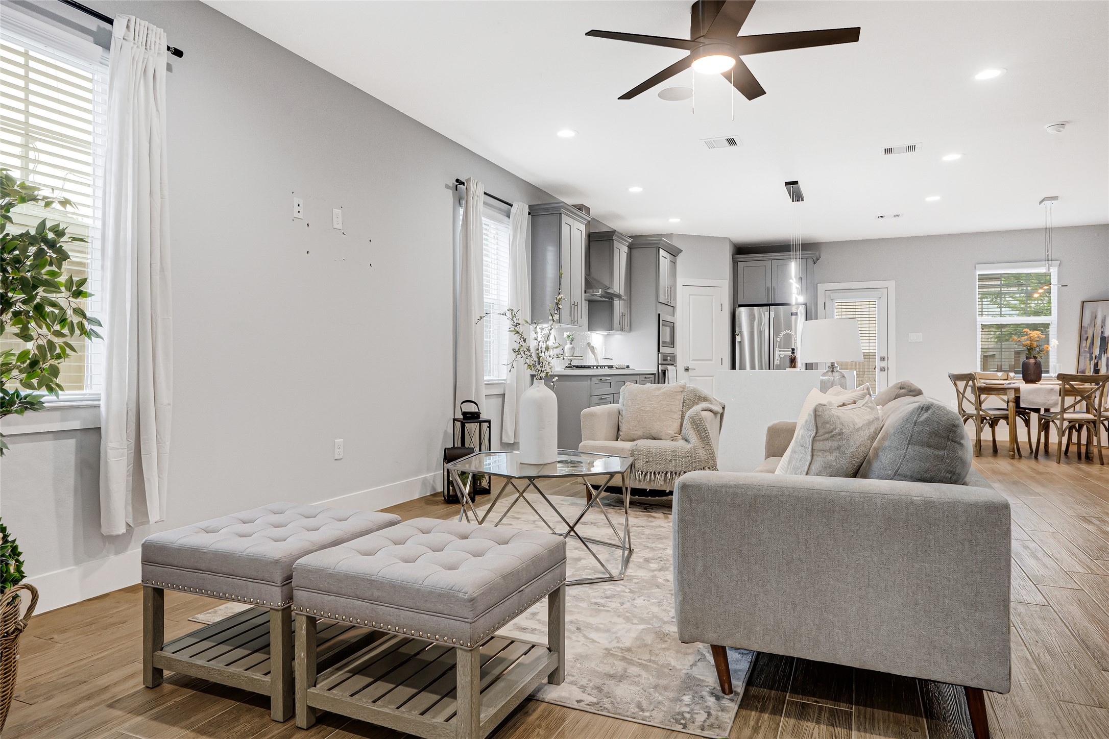 10021 Alfred Lane, Unit A Houston, TX 77041 - Photo 7 of 29 a living room with furniture