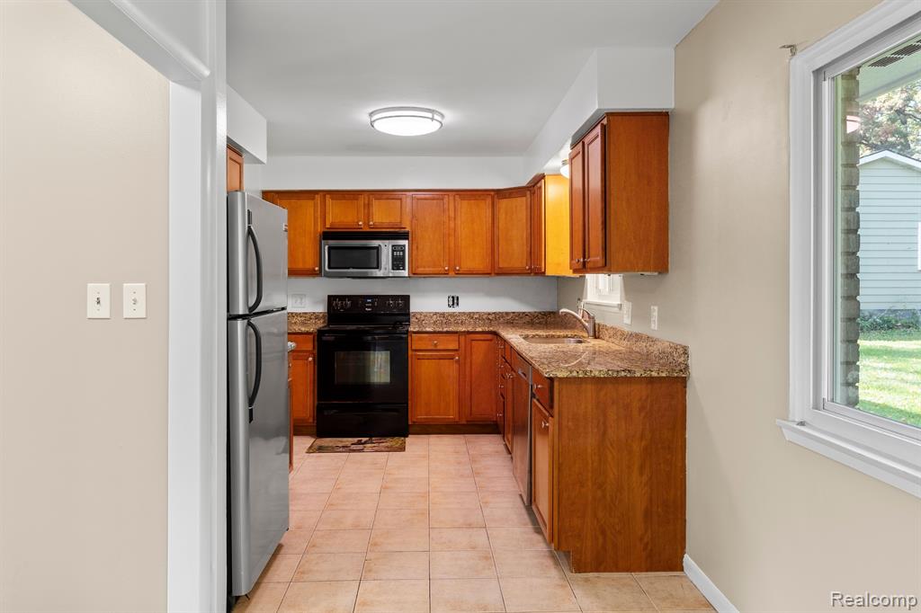 1932 Devonshire Road Bloomfield Hills, MI 48302 - Photo 10 of 35