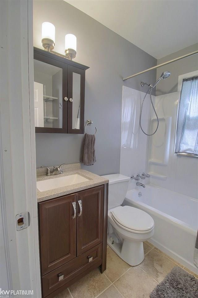 21781 Rausch Avenue Eastpointe, MI 48021 - Photo 16 of 25 50023164-15.JPG