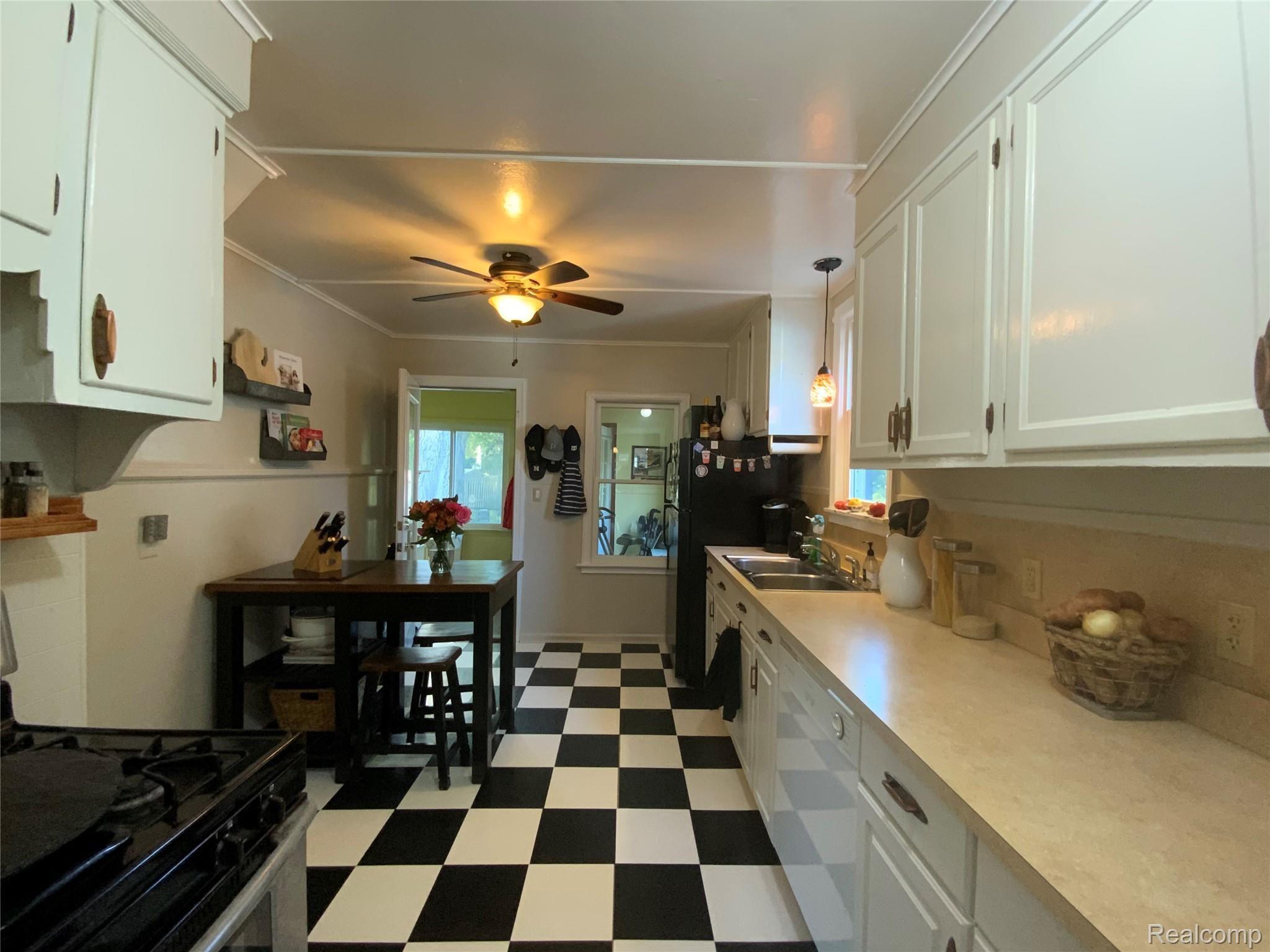 2152 Roslyn Road Grosse Pointe, MI 48236 - Photo 16 of 41 Photo Sep 21, 5 16 38 PM.jpg