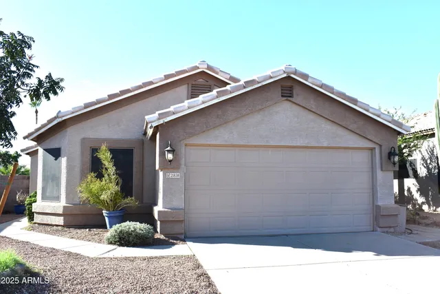 $2,350 | 21838 North 34th Avenue, Phoenix, AZ 85027