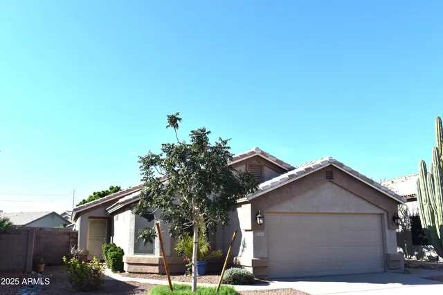 $2,350 | 21838 North 34th Avenue, Phoenix, AZ 85027