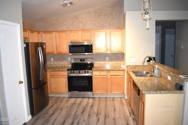 $2,350 | 21838 North 34th Avenue, Phoenix, AZ 85027