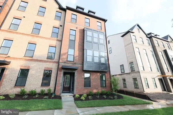 $3,350 | 14964 Deco Circle, Chantilly, VA 20151