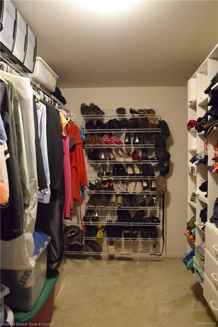 4228 Hampton Ridge Boulevard Howell, MI 48843 - Photo 16 of 19 Walkin closet.jpg