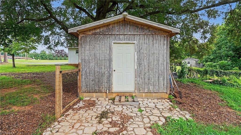 4516 Branson Davis Road Sophia, NC 27350 - Photo 28 of 29 Gallery Image 28