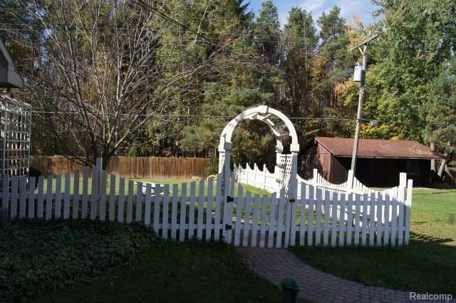 1609 Farnsworth Road Lapeer, MI 48446 - Photo 10 of 39 DSC06354.JPG