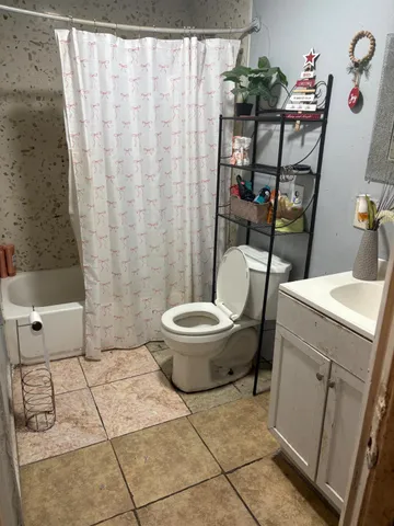 a view of a back yard of the house