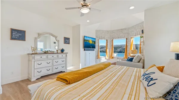 $2,250,000 | 2858 Big Island Drive, Roach, MO 65787