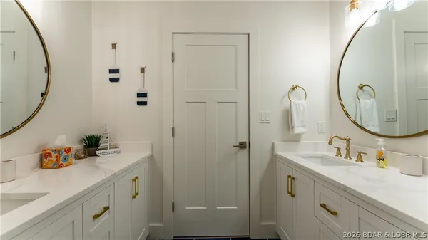 $2,250,000 | 2858 Big Island Drive, Roach, MO 65787