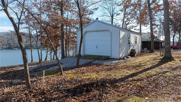 $2,250,000 | 2858 Big Island Drive, Roach, MO 65787