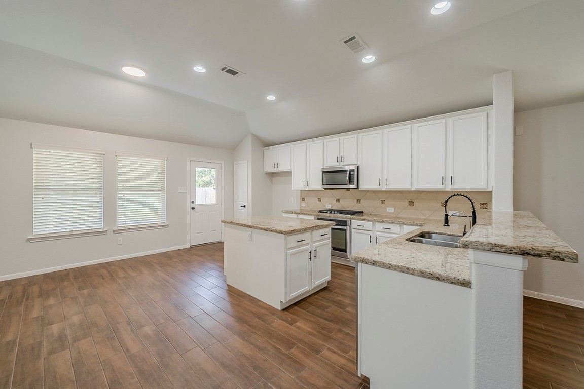 9610 Ocean Drive Rosharon, TX 77583 - Photo 2 of 20