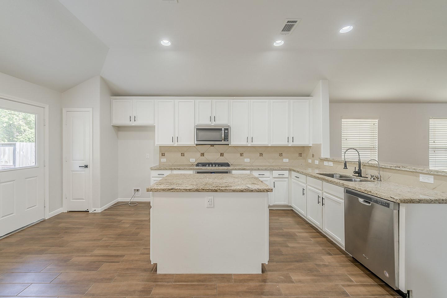 9610 Ocean Drive Rosharon, TX 77583 - Photo 3 of 20