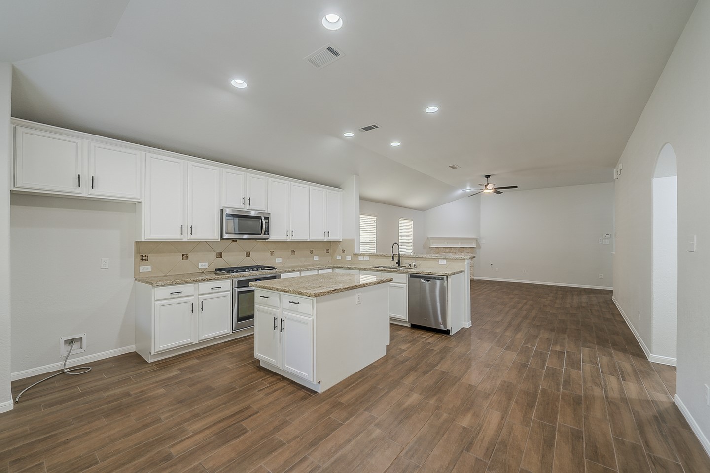 9610 Ocean Drive Rosharon, TX 77583 - Photo 4 of 20