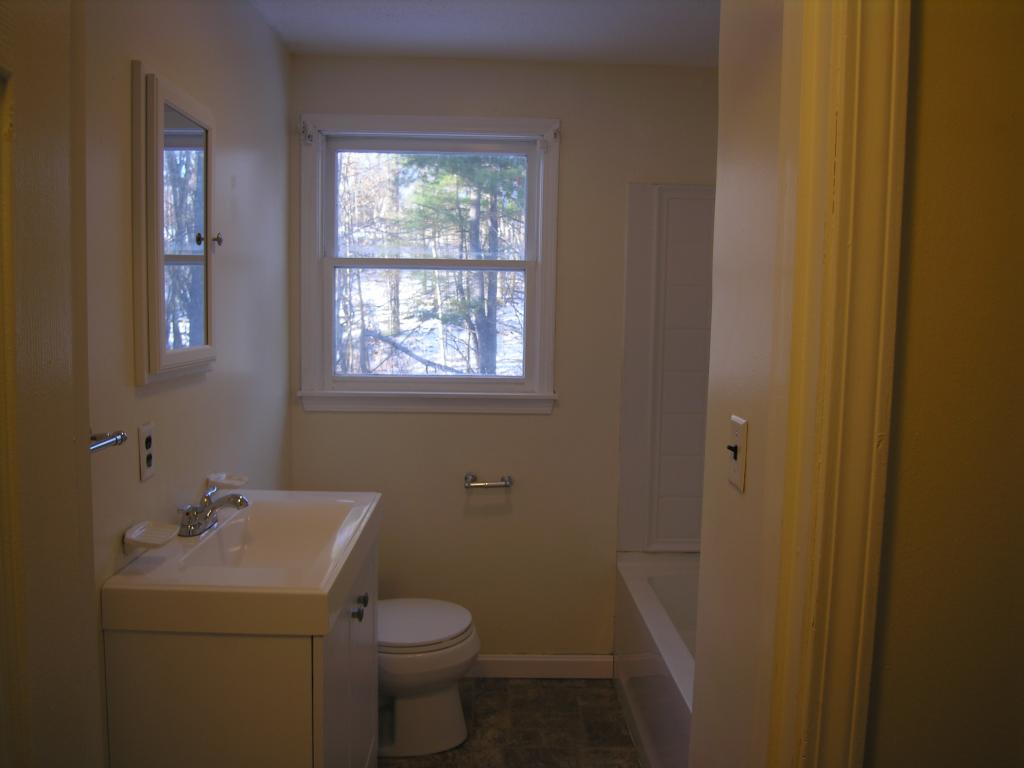 40 B Windham Road Hudson, NH 03051 - Photo 16 of 22