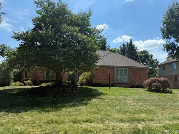 $3,650 | 3235 Parkwood Drive, Rochester, MI 48306