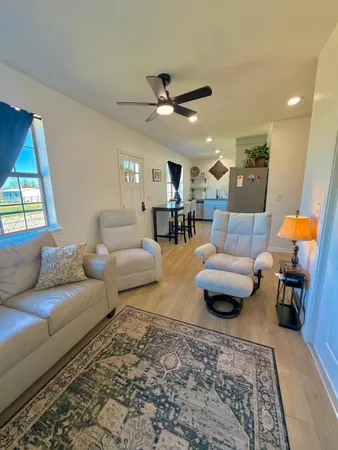 $1,500 | 404 West Haynie Street, Llano, TX 78643