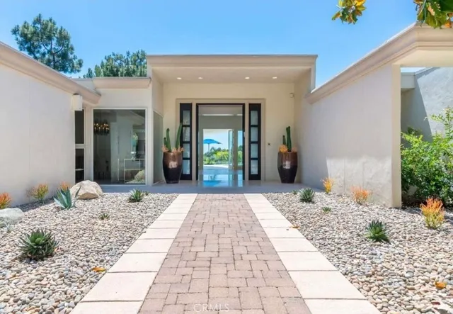 a entryway view with a outdoor space