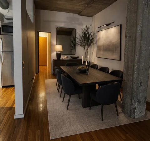 $3,500 | 110 North Peoria Street, Unit 306, Chicago, IL 60607