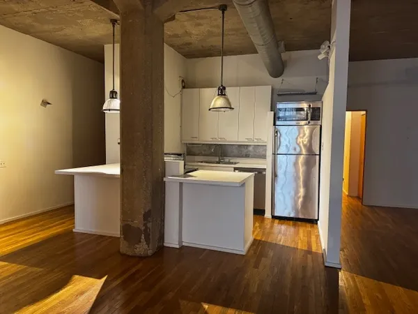 $3,500 | 110 North Peoria Street, Unit 306, Chicago, IL 60607